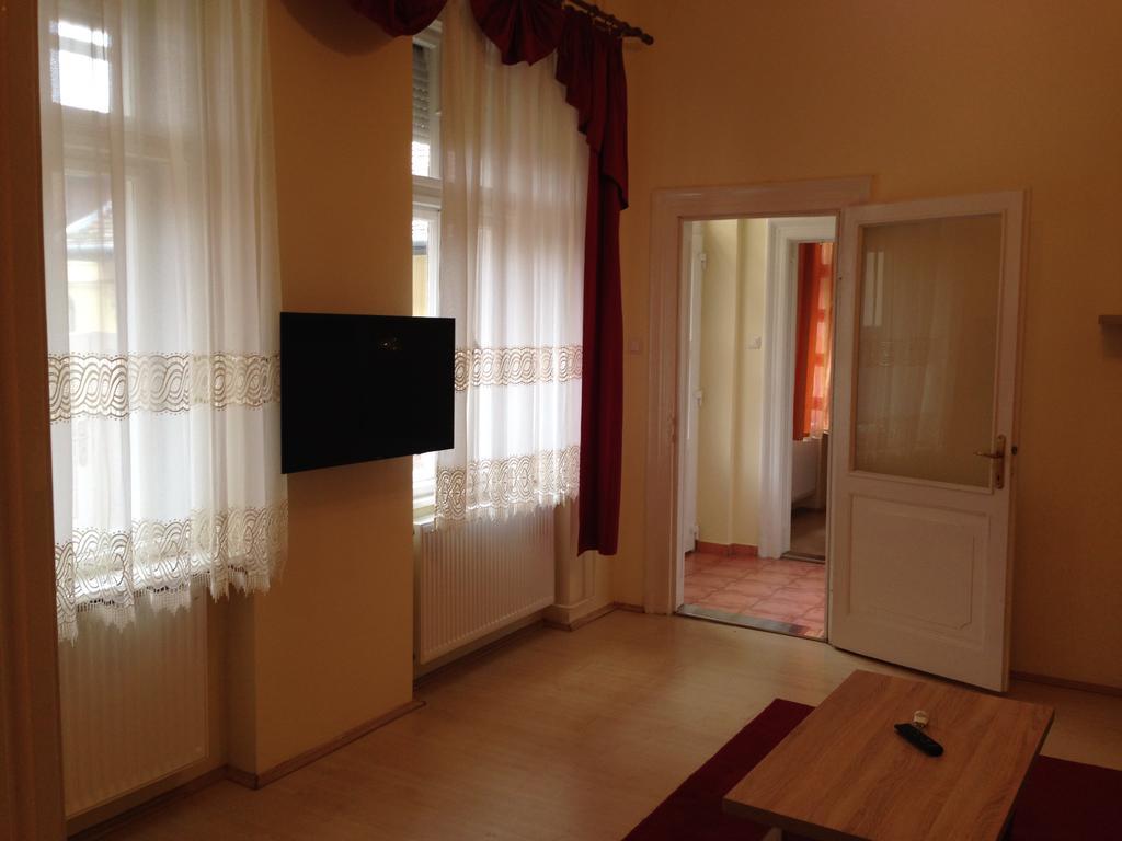 Peterfia Apartman Debrecen Eksteriør billede